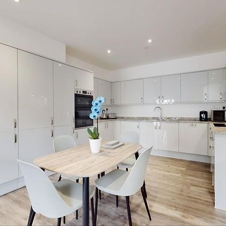 Spacious Two Bedroom Apartment With Valley Views Abertillery Luaran gambar