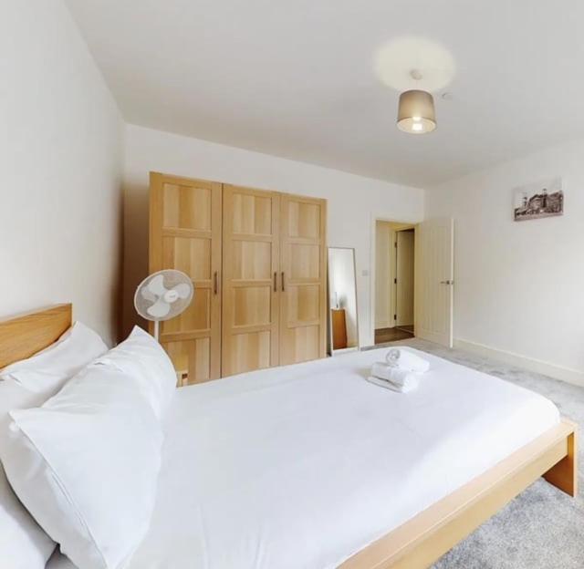 Spacious Two Bedroom Apartment With Valley Views Abertillery Luaran gambar