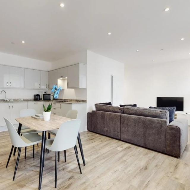Spacious Two Bedroom Apartment With Valley Views Abertillery Luaran gambar