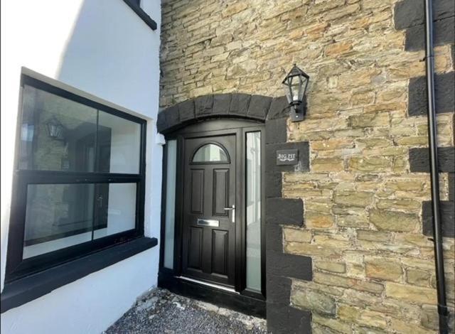 Spacious Two Bedroom Apartment With Valley Views Abertillery Luaran gambar