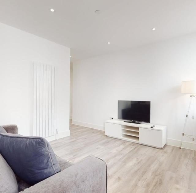 Spacious Two Bedroom Apartment With Valley Views Abertillery Luaran gambar